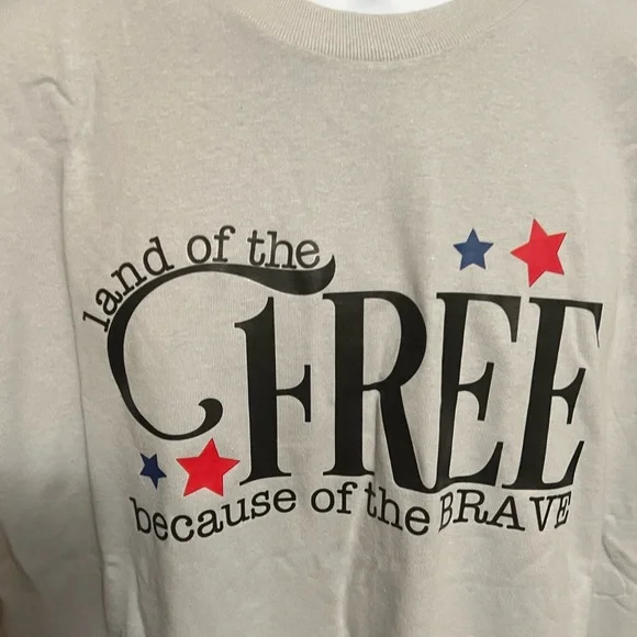 Land of the Free Because of the Brave Handmade Graphic Tee XL NWOT - Picture 3 of 5